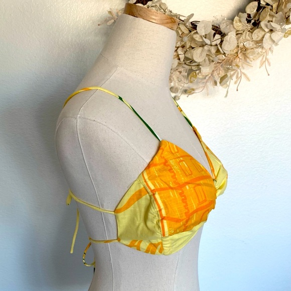 SABO Tillie Strappy Crop Top in Amalfi Citrus Print Yellow Oranges Lemon Print - Picture 5 of 13